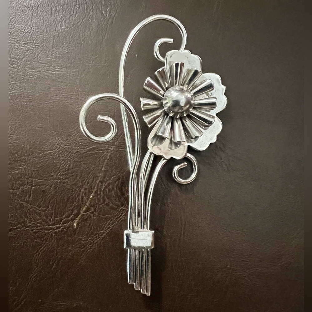 Jeray vintage 1940s silver-tone flower brooch or purse charm.
